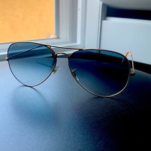 RAY-BAN AVIATOR SUNGLASSES